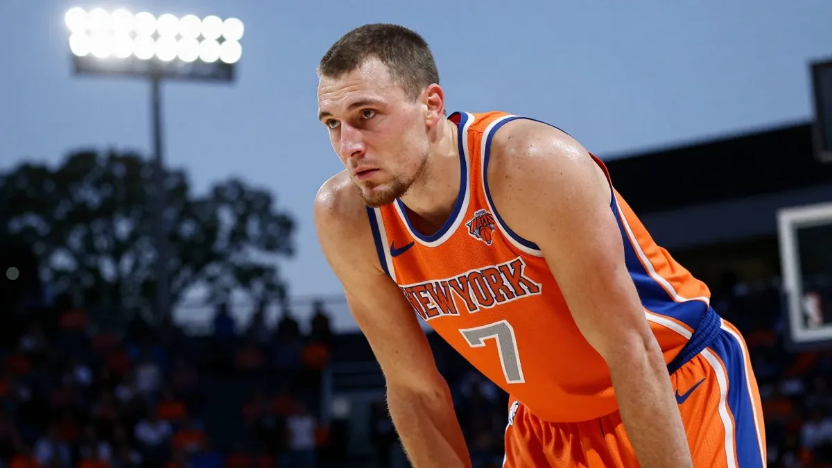 New York Knicks unveil championship rings after season-opening loss to 76ers